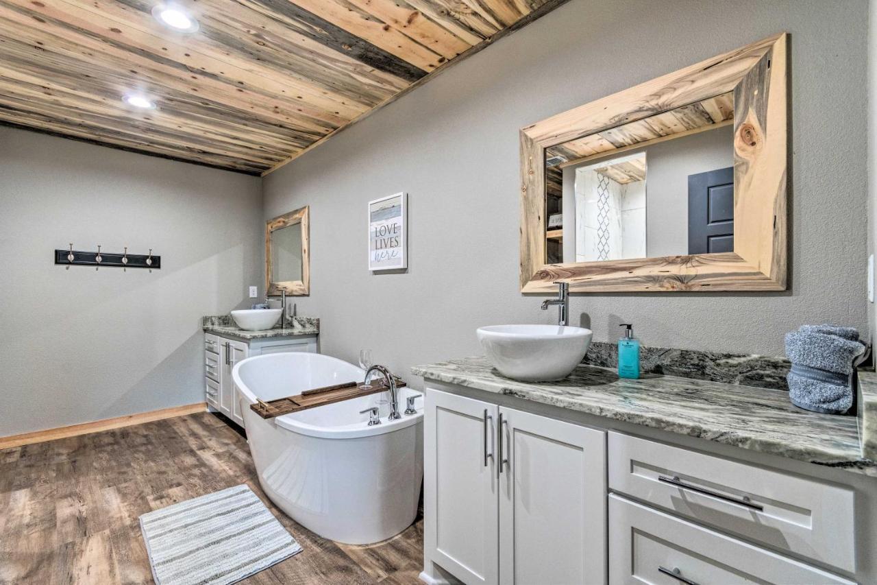 Upscale Riverfront Home With Beach And Fire Pit! Glenwood Buitenkant foto